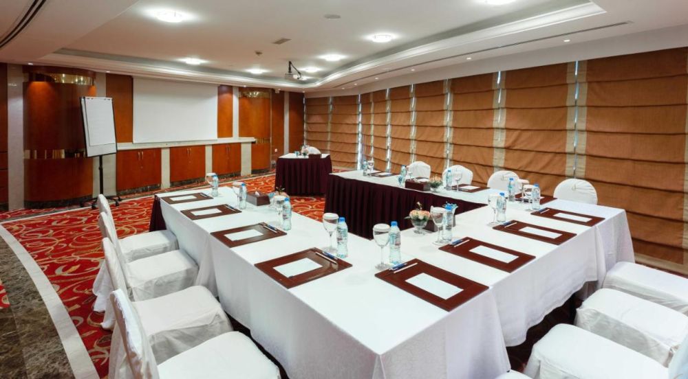 DoubleTree by Hilton Dubai Port Saeed (ex. City Seasons Dubai Hotel) 4*