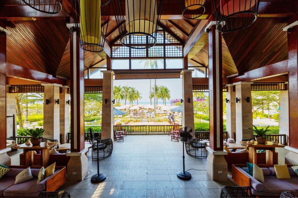 Apsara Beachfront Resort & Villas 4+