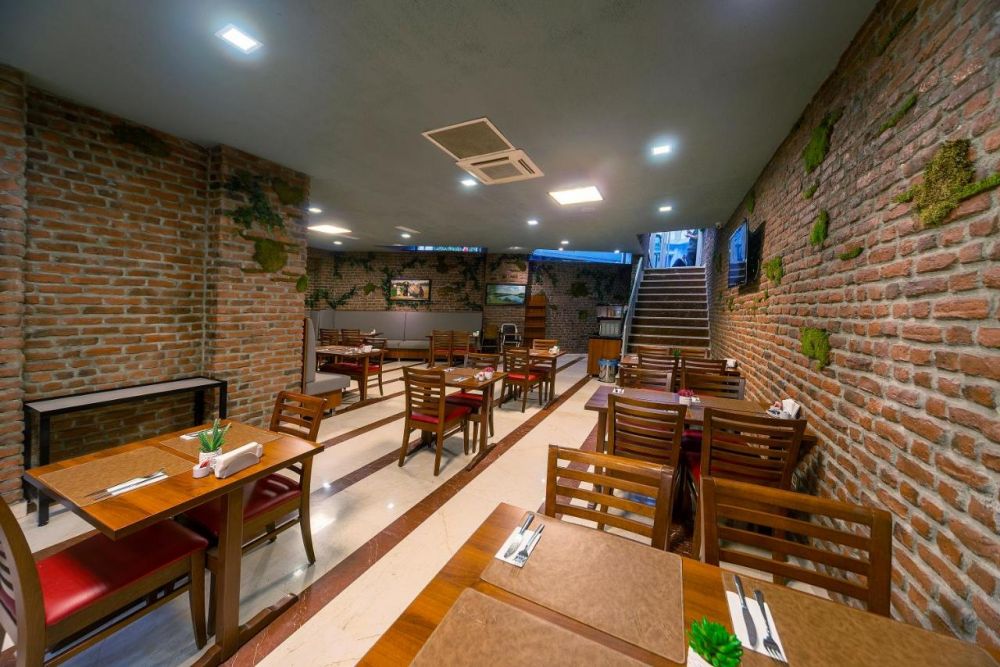 Aprilis Hotel 4*