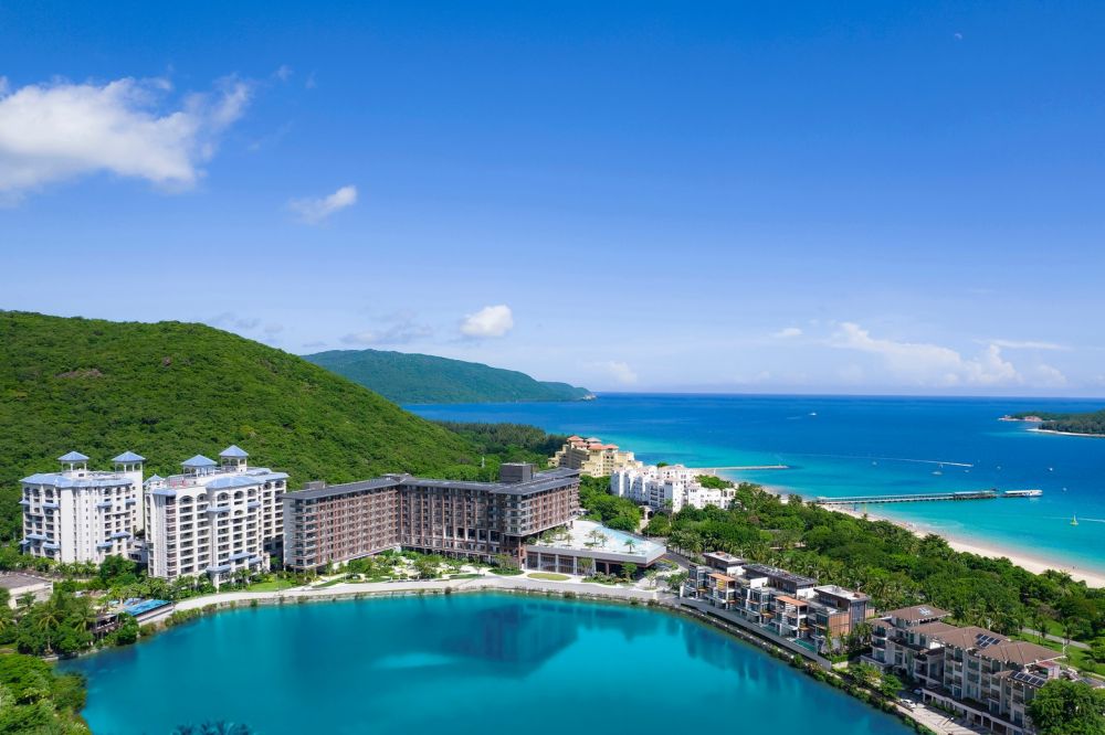 Holiday Inn & Suites Sanya Yalongbay 5*