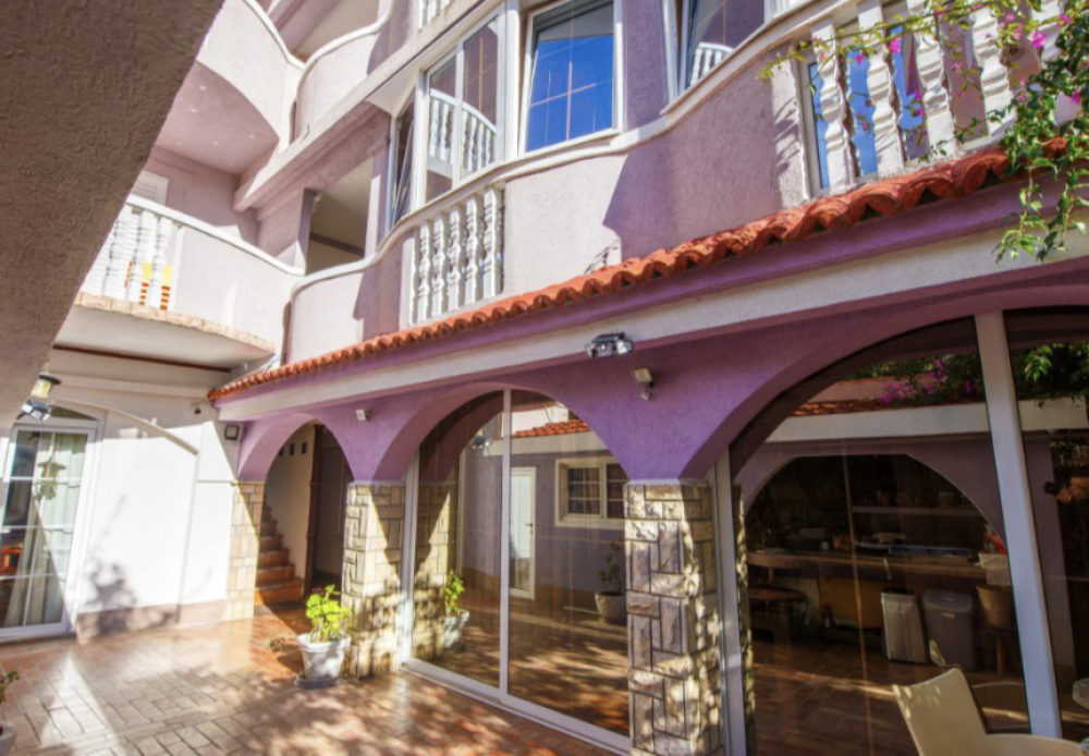 Violet Economy Guest House 2*