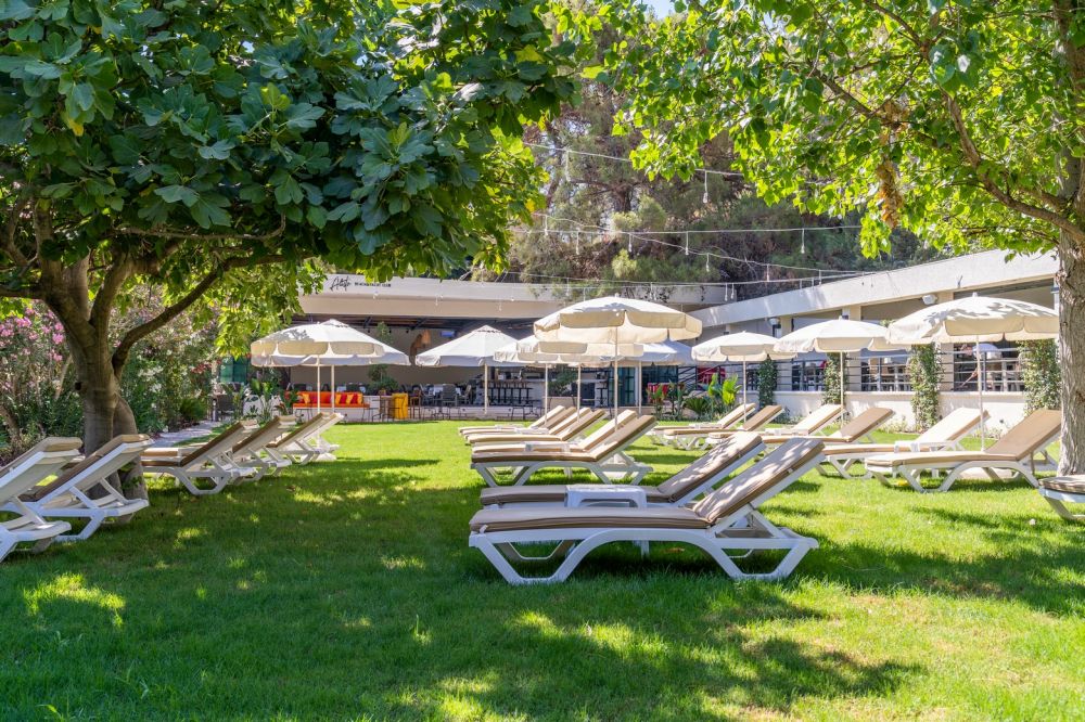 Alesta Yacht Hotel 