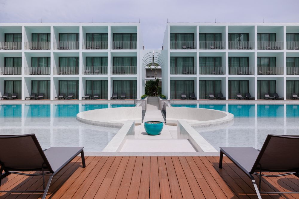 Patong Beach Hotel 4*