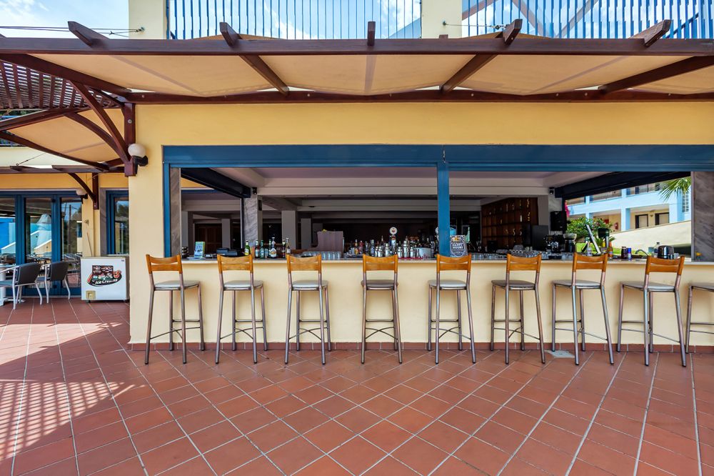 Atrium 4*