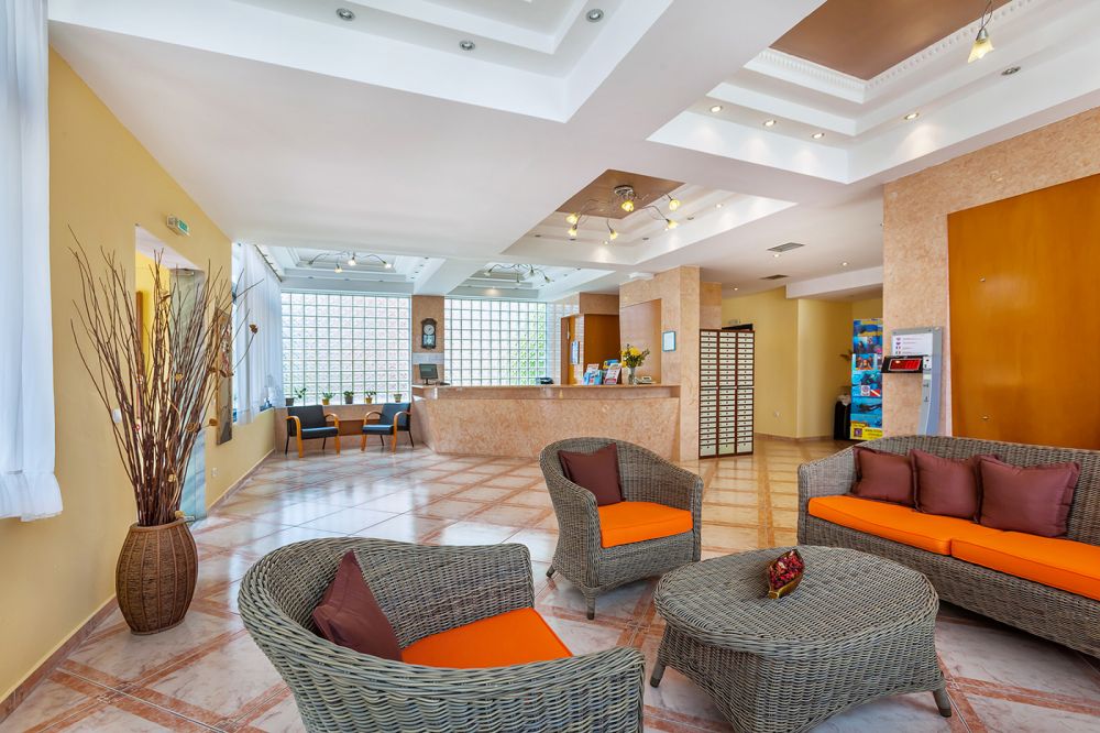 Atrium 4*