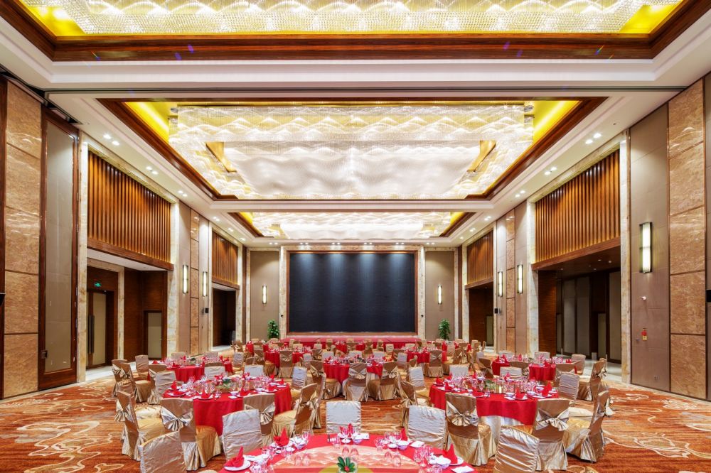 Jinghai Hotel & Resort 5*