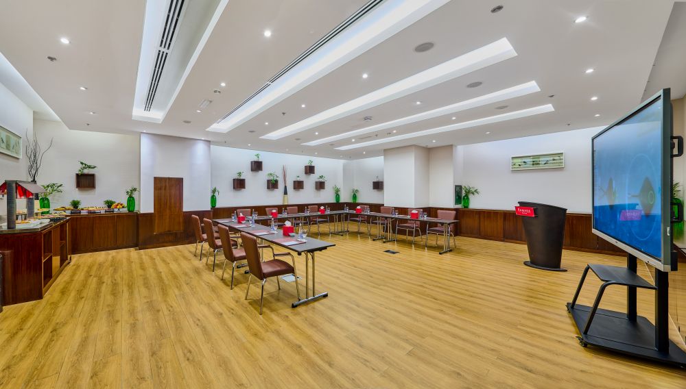 Ramada Hotel & Suites By Wyndham Jbr (ex. Hawthorn Suites) 4*