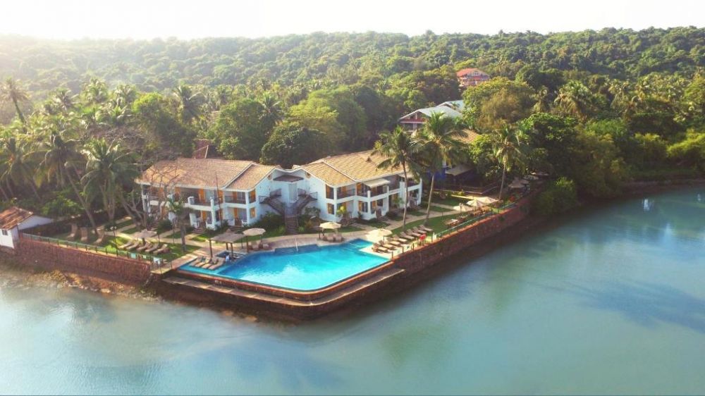 Acron Waterfront Resort 4*