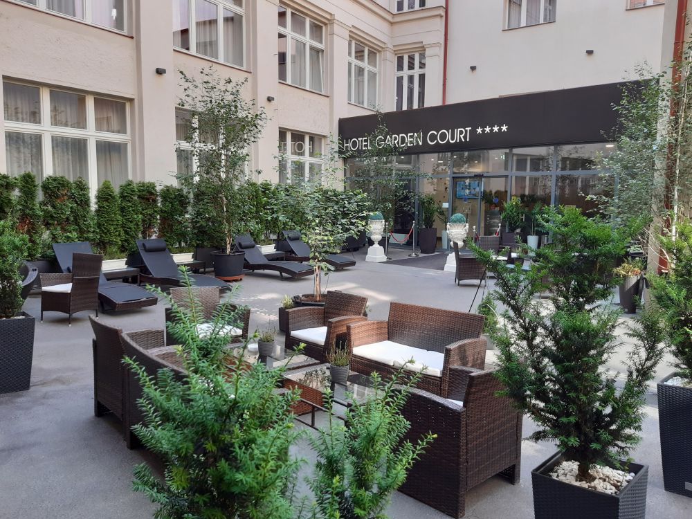 Garden Court 4*