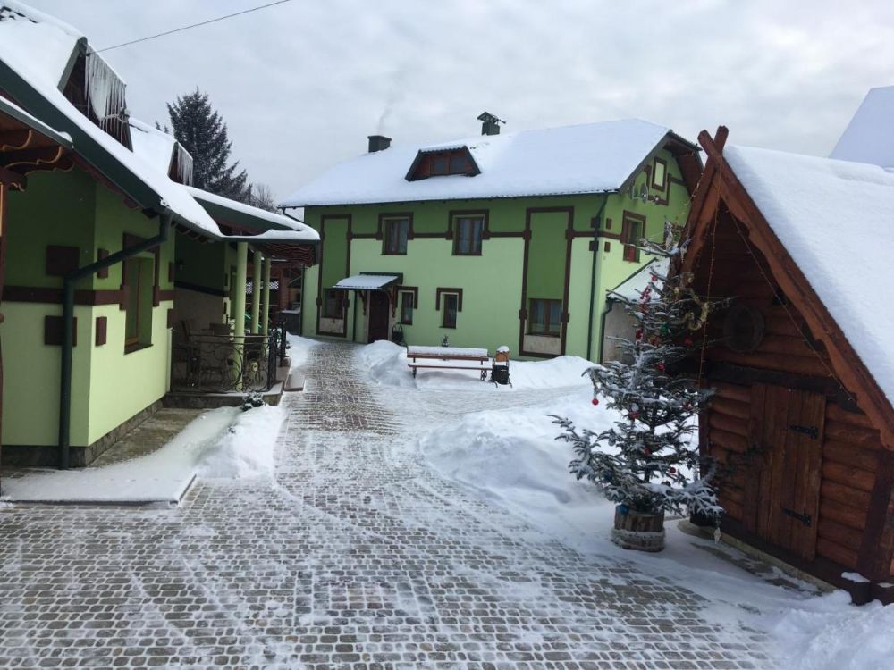 Emerald House Apartments 3*