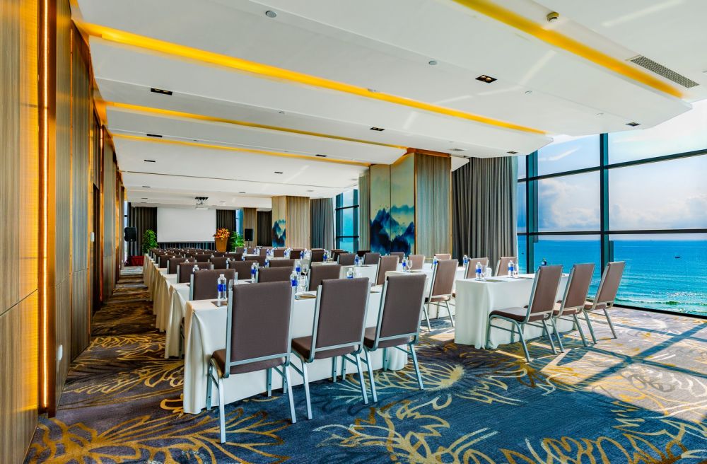 Peninsula Hotel Da Nang 5*
