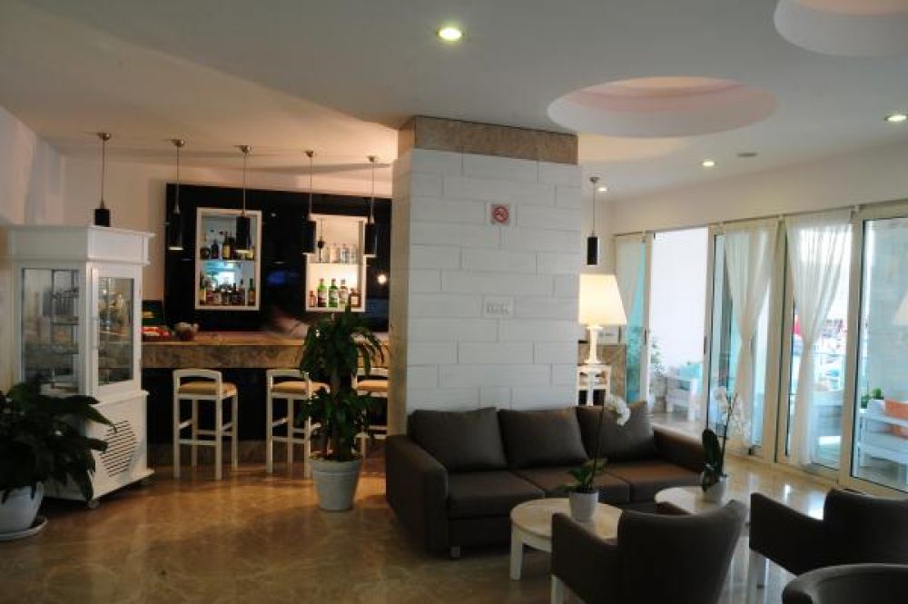 Alesta Yacht Hotel 