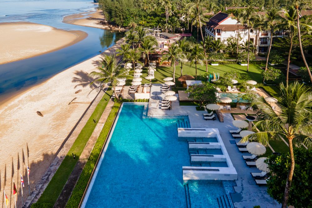 Apsara Beachfront Resort & Villas 4+