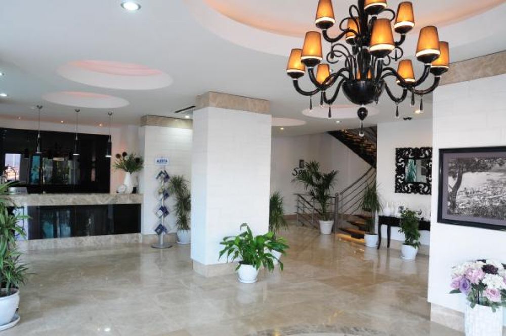 Alesta Yacht Hotel 