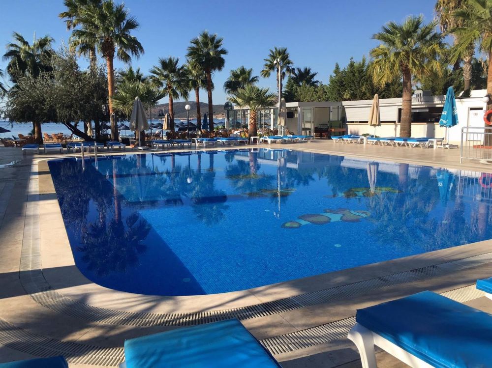 Nagi Beach Hotel 3*