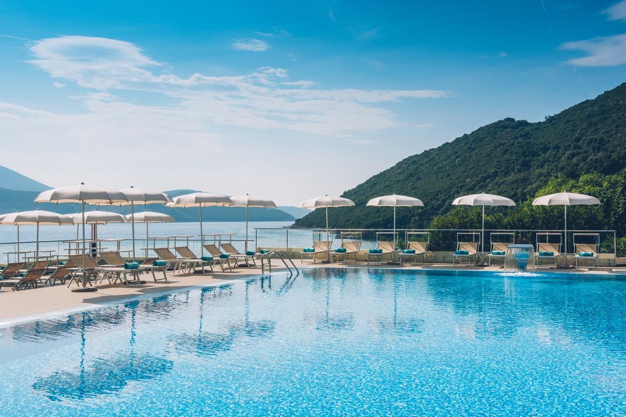 Iberostar Waves Herceg Novi-Njivice (A, B) 4*