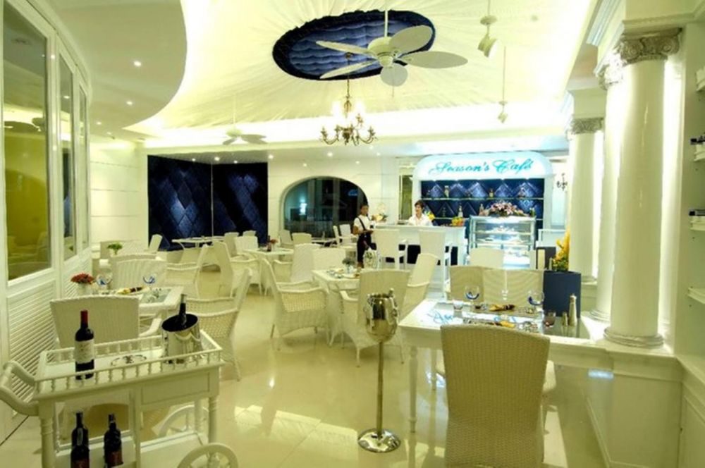Four Seasons Place 3+