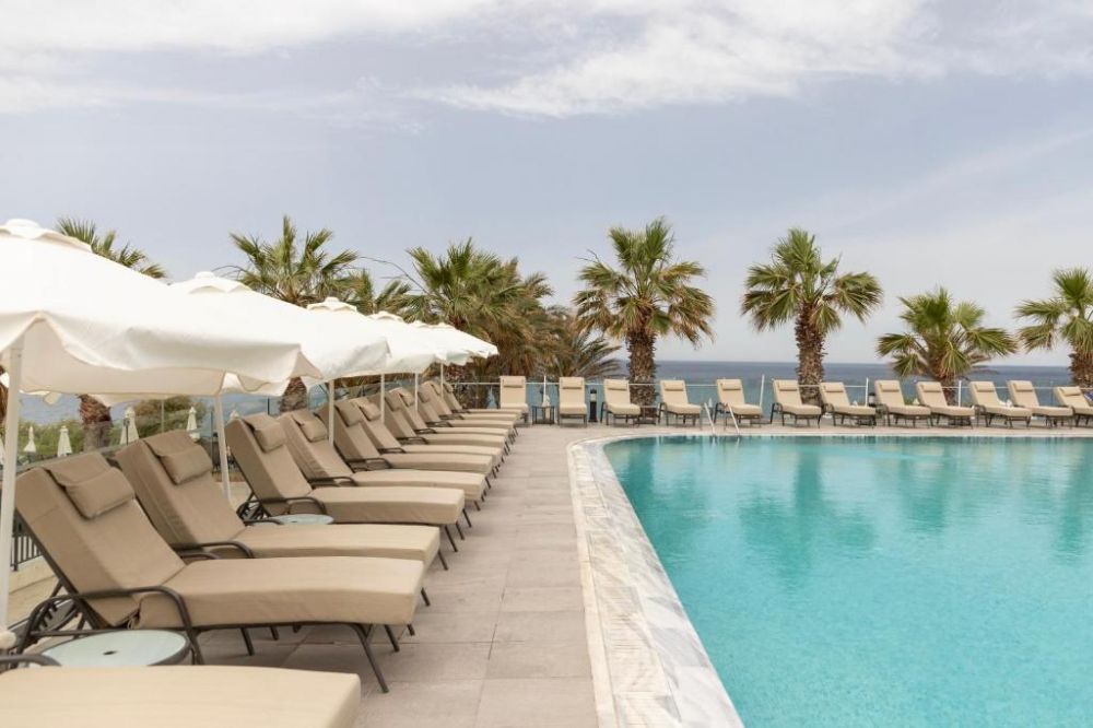 Louis Paphos Breeze 4+
