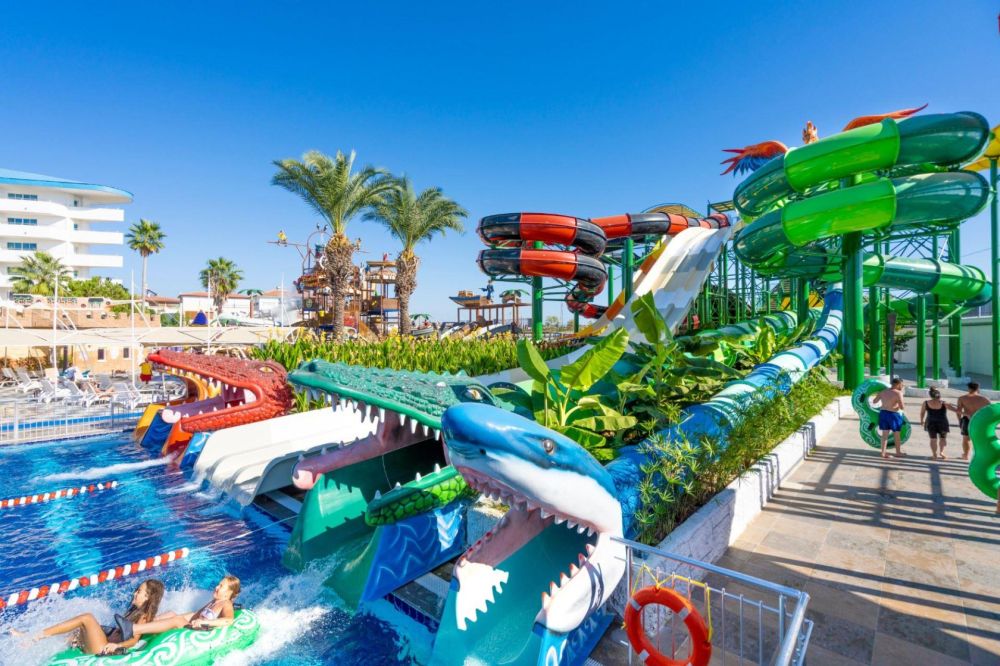 Crystal Admiral Aqua Collection (ex. Crystal Admiral Resort Suites & Spa) 5*