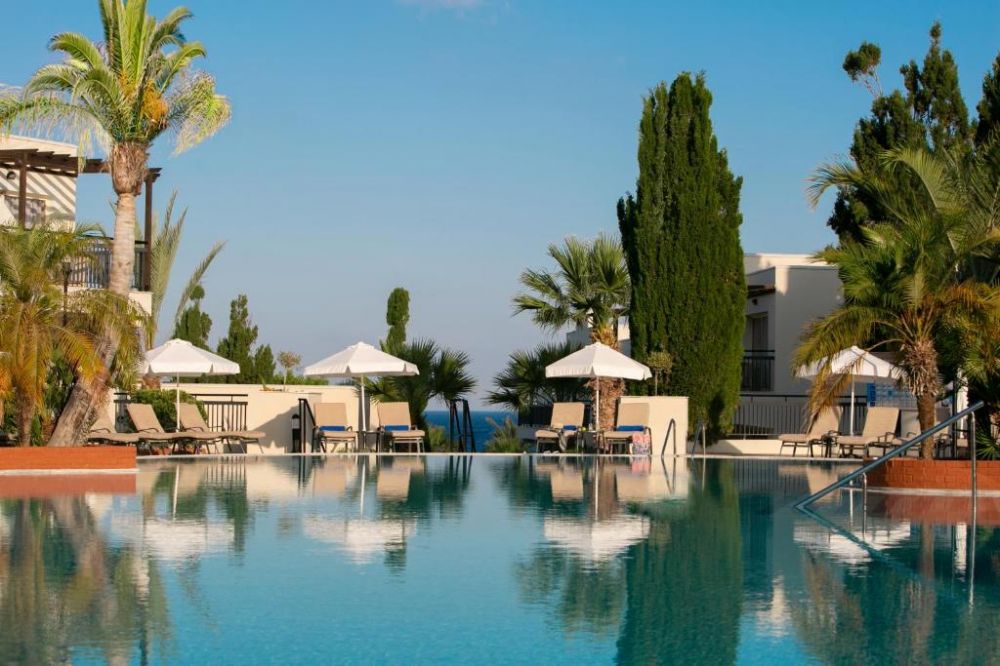 Louis Paphos Breeze 4+