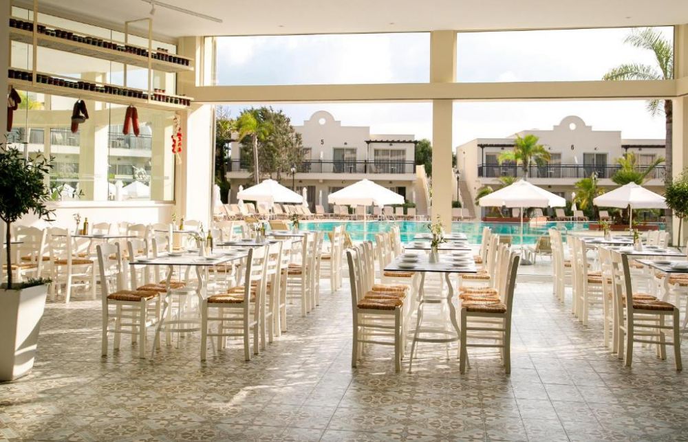 Louis Paphos Breeze 4+