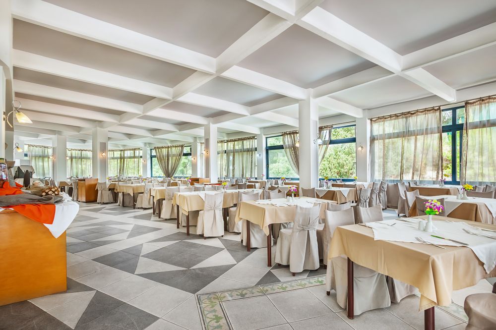 Atrium 4*