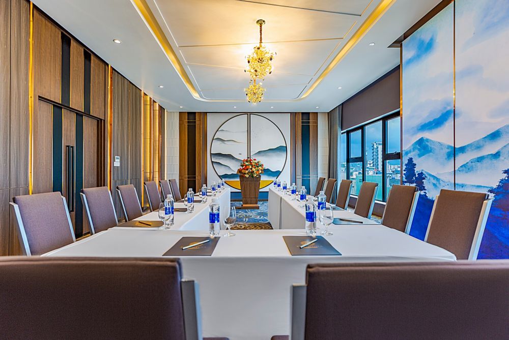 Peninsula Hotel Da Nang 5*