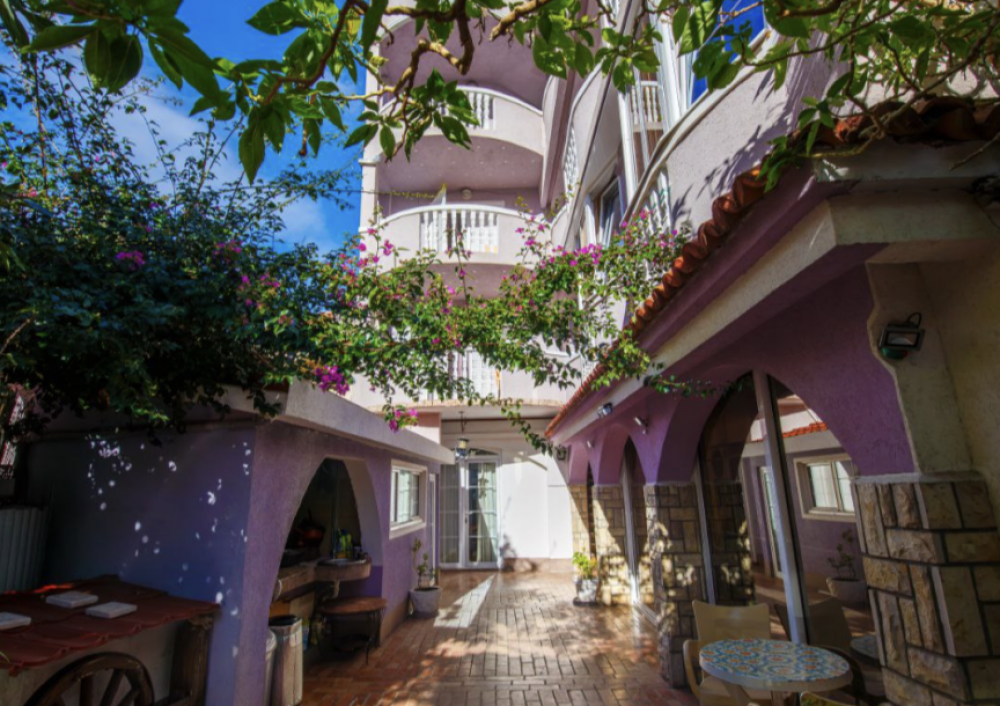 Violet Economy Guest House 2*