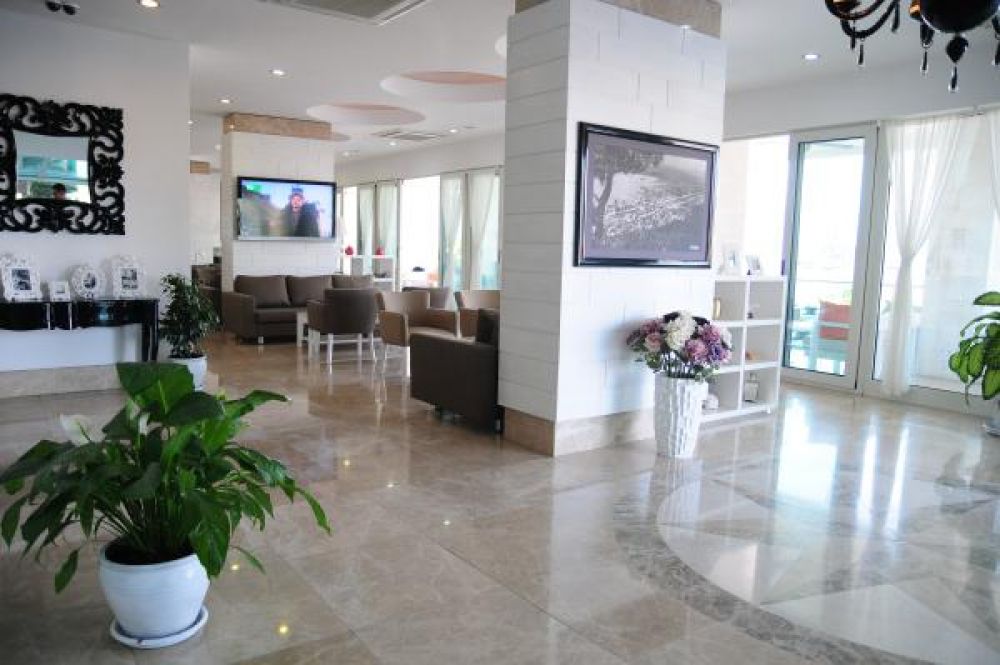 Alesta Yacht Hotel 