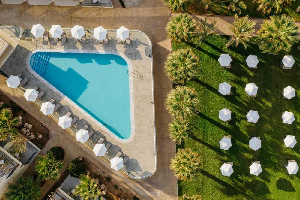 Louis Paphos Breeze 4+