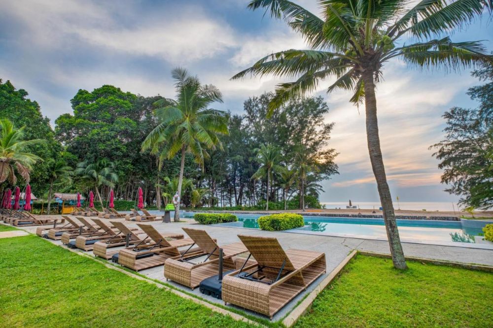 Estella Mai Khao Beach Resort (ex. D Varee Mai Khao Beach Resort) 4*