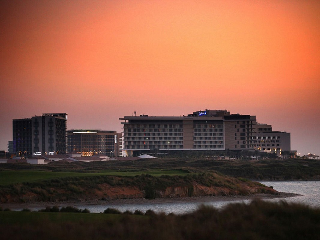 Yas Plaza Mangroves by IHG (ex. Radisson Blu Abu Dhabi Yas Island) 5*
