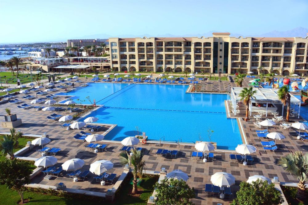 Albatros White Beach Resort 5*