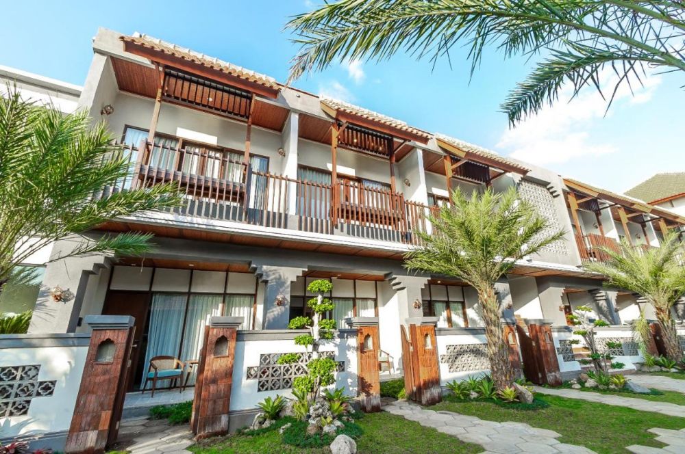Lovina Beach Club & Resort 3*