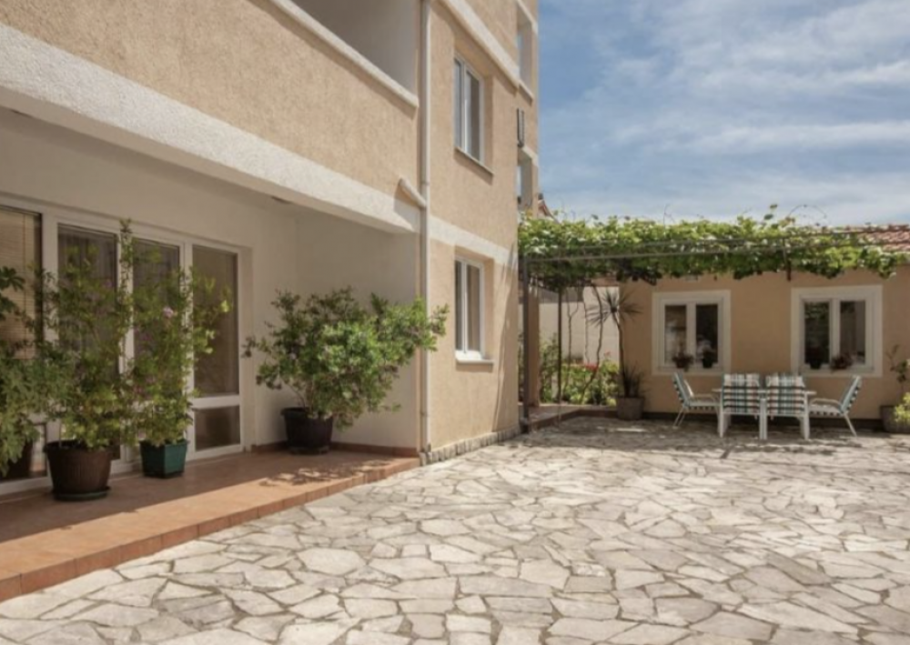 Stevan Apartments 3*