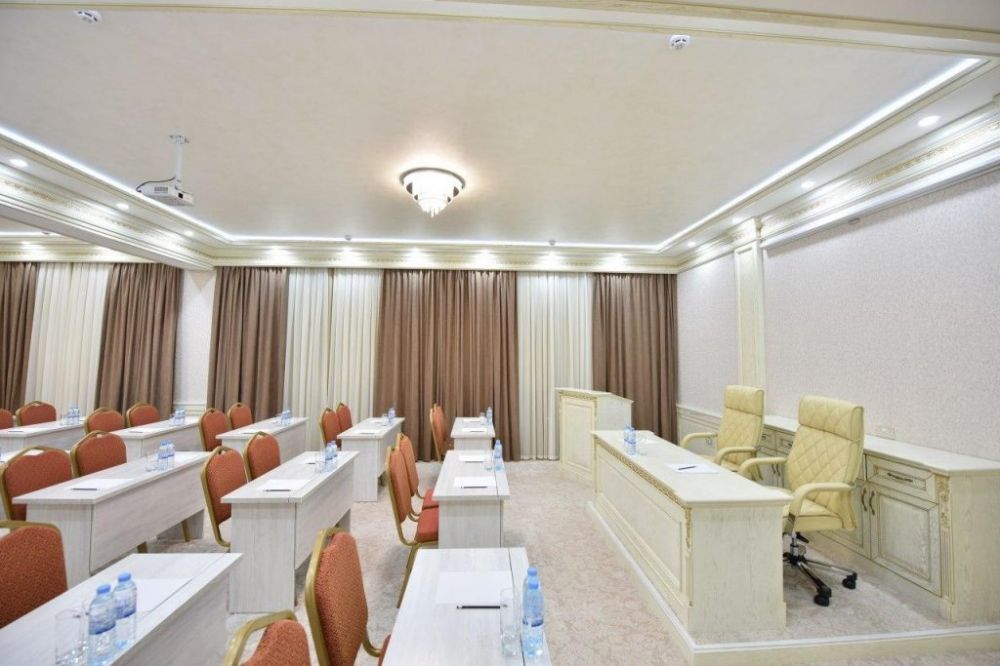 Qushbegi Plaza 3*