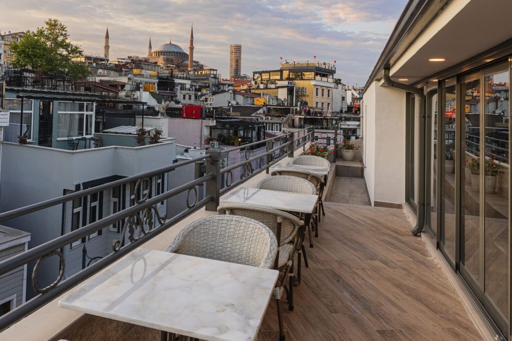 Triton Hotel Istanbul 4*