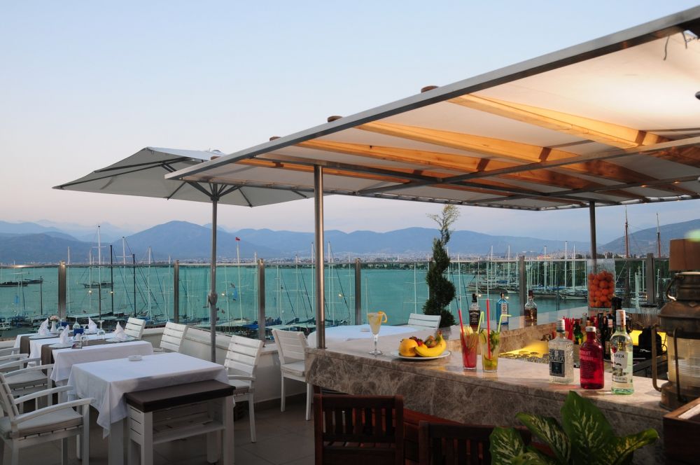 Alesta Yacht Hotel 