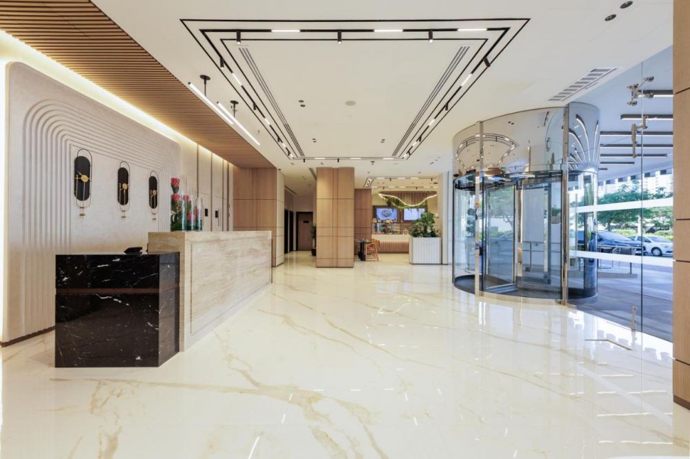 Holiday Inn Dubai Village Circle (ex. Avalon Hotel) 3*