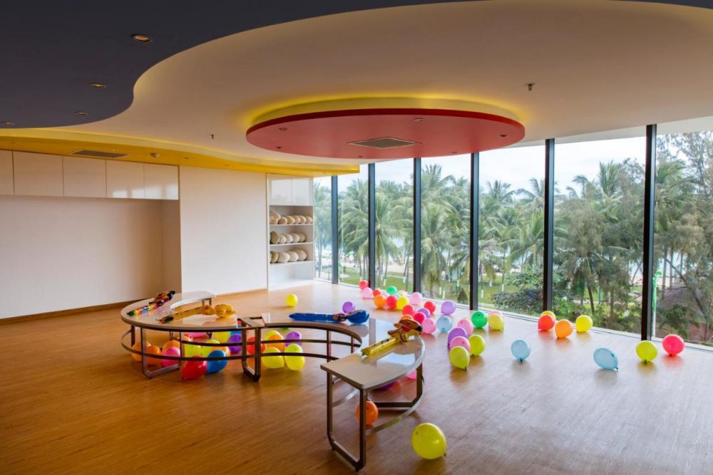 Star City Hotel & Condotel Beachfront Nha Trang 4+