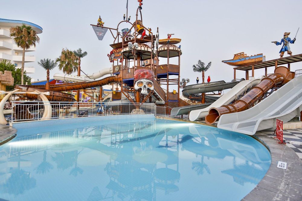 Crystal Admiral Aqua Collection (ex. Crystal Admiral Resort Suites & Spa) 5*
