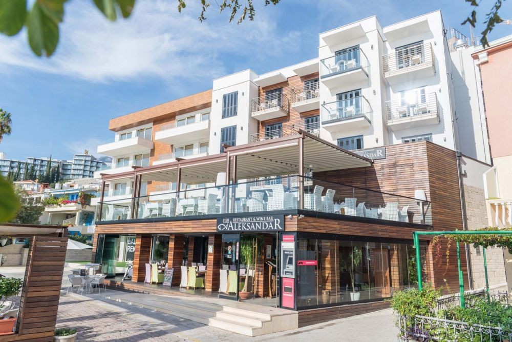 Aleksandar Hotel Restaurant & Wine Bar 4*