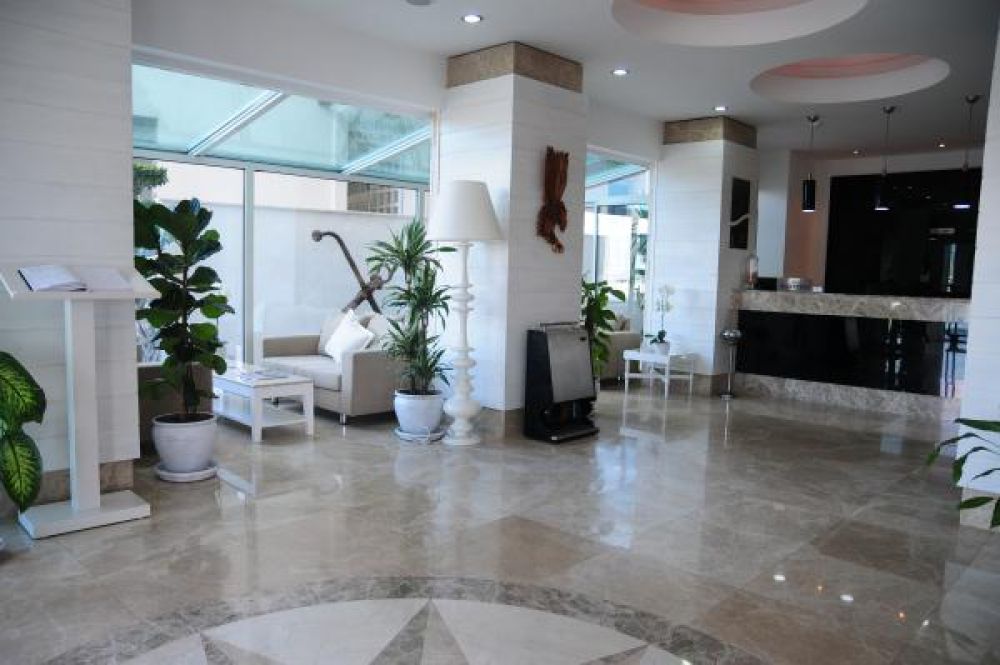 Alesta Yacht Hotel 