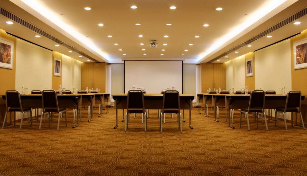Golden Tulip Muscat 4*