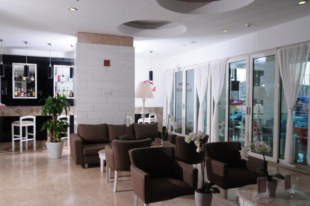Alesta Yacht Hotel 