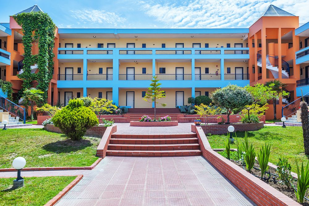 Atrium 4*