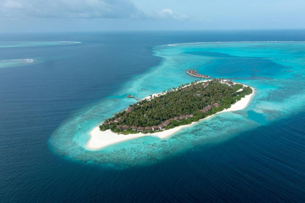 Avani+ Fares Maldives Resort 5*