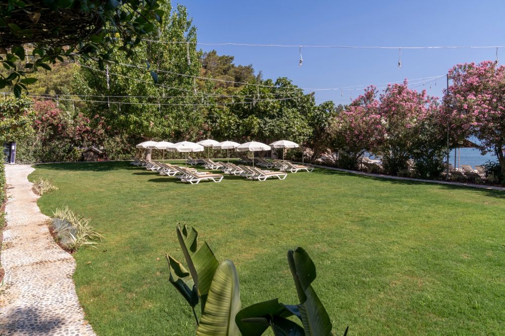 Alesta Yacht Hotel 