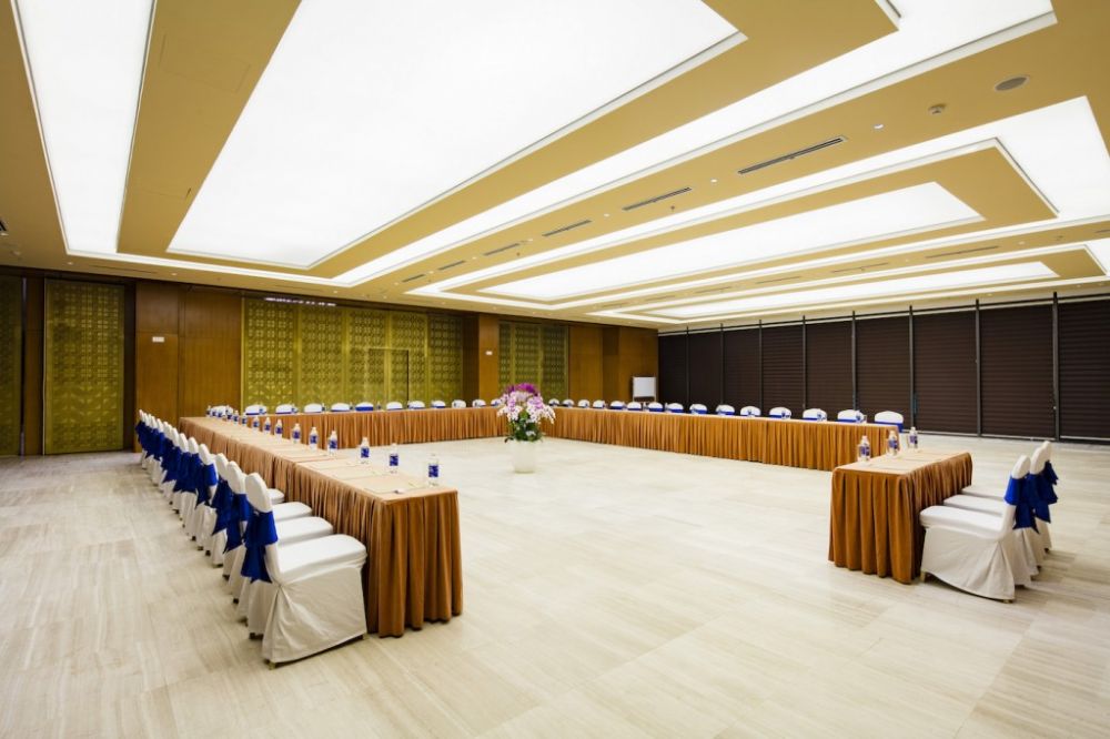 Star City Hotel & Condotel Beachfront Nha Trang 4+