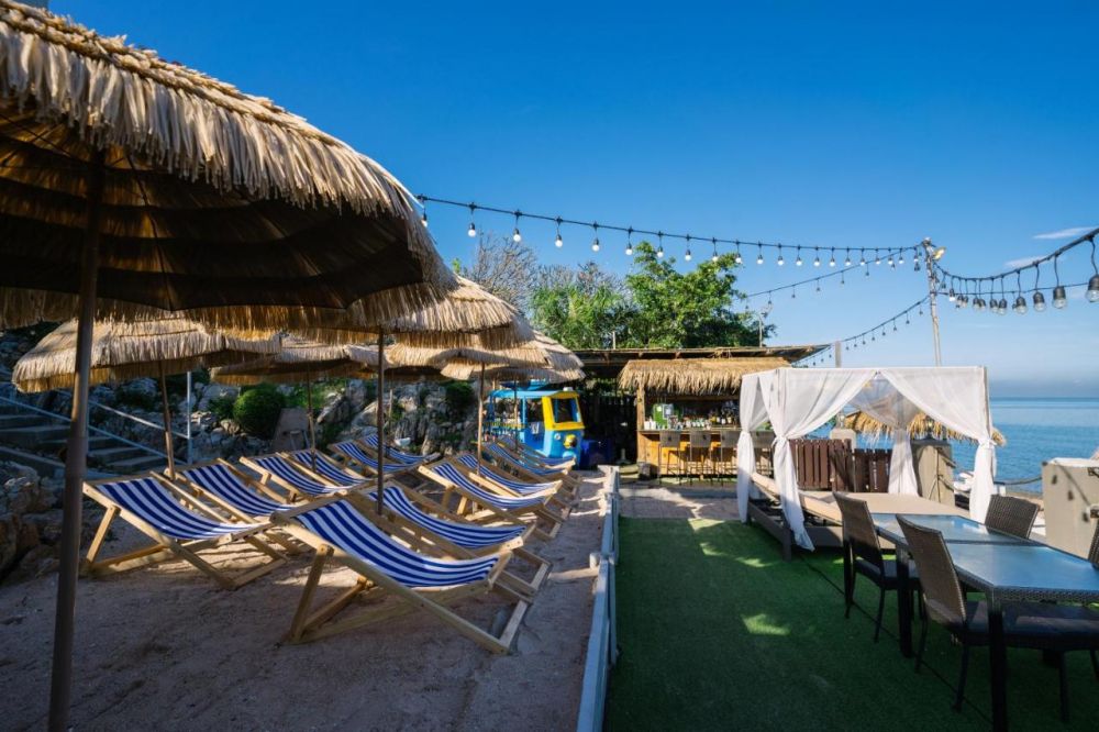 Mayaana Beach Resort (ex.Golden Tulip Pattaya Beach Resort) 5*